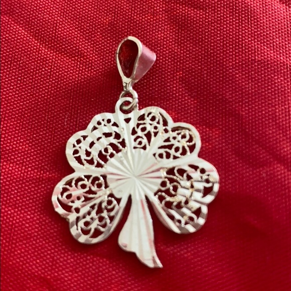 Sterling Silver  stamped 925 Flower shape pendant - Picture 5 of 6